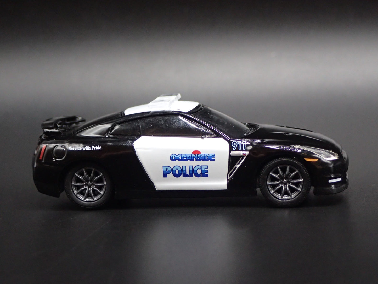 NISSAN SKYLINE GTR R35 OCEANSIDE, CA POLICE 1:64 SCALE DIORAMA DIECAST MODEL CAR