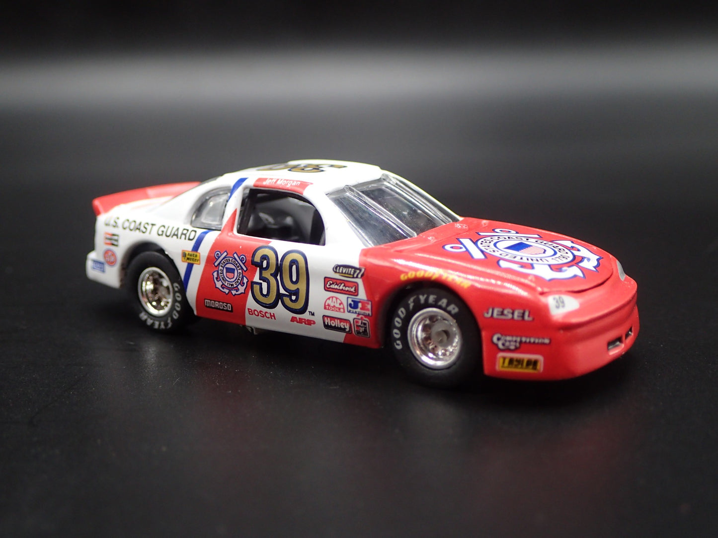 NASCAR RACING US COAST GUARD 39 1:64 SCALE COLELCTIBLE DIORAMA DIECAST MODEL CAR