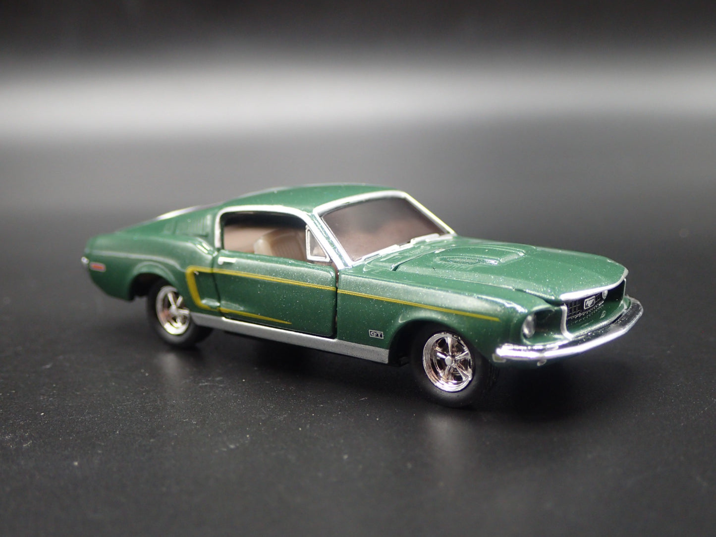 1968 68 FORD MUSTANG GT FASTBACK GREEN RARE 1:64 SCALE DIORAMA DIECAST MODEL CAR