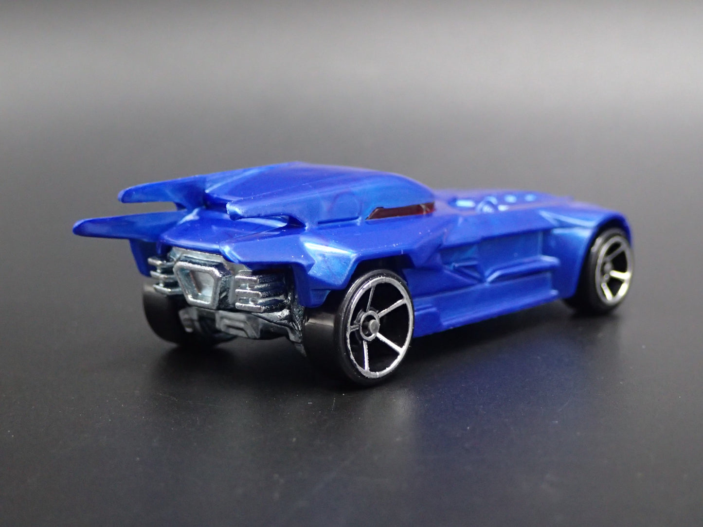 THE BATMAN BATMOBILE BLUE RARE 1:64 SCALE COLLECTIBLE DIORAMA DIECAST MODEL CAR