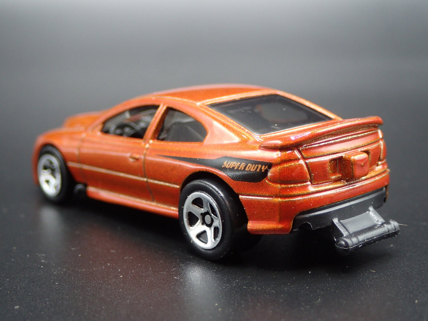 2004-2006 PONTIAC GTO ORANGE 1:64 SCALE COLLECTIBLE DIORAMA DIECAST MODEL CAR