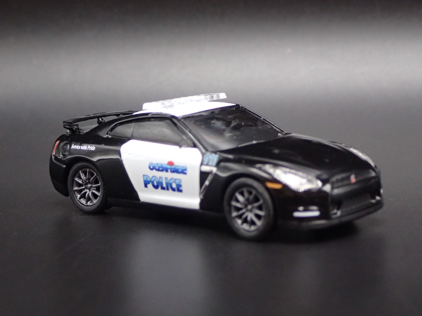 NISSAN SKYLINE GTR R35 OCEANSIDE, CA POLICE 1:64 SCALE DIORAMA DIECAST MODEL CAR