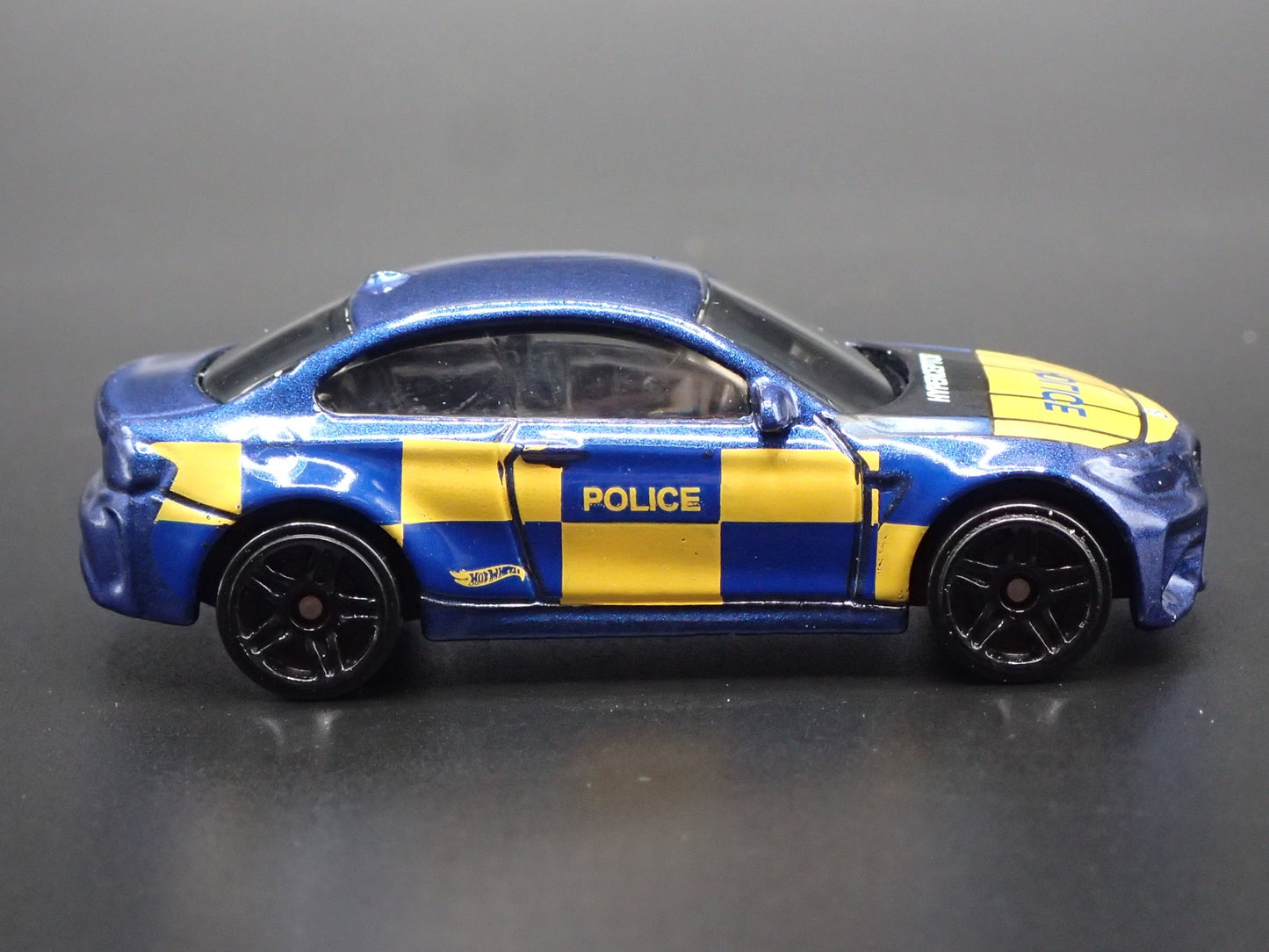 2016-2021 BMW M2 COUPE POLICE 1:64 SCALE COLLECTIBLE DIORAMA DIECAST MODEL CAR