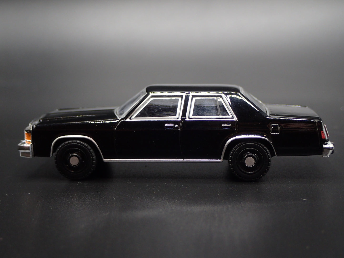 1987 FORD LTD CROWN VICTORIA FOUR 4 DOOR UNMARKED 1/64 SCALE DIECAST MODEL CAR