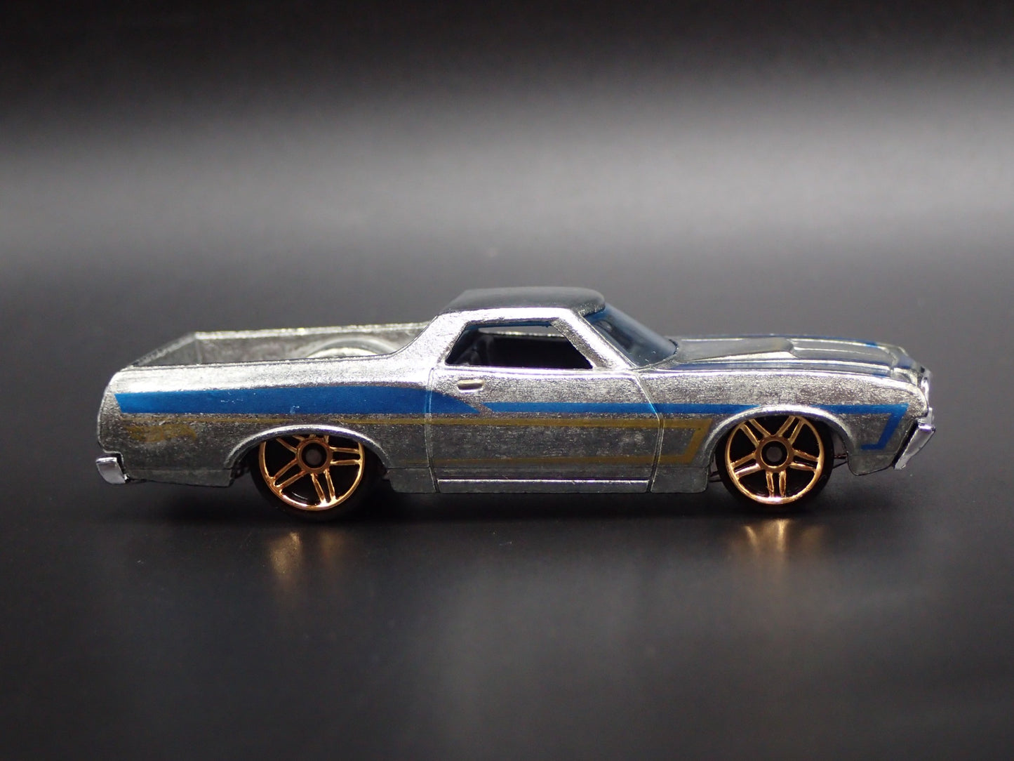 1972 72 FORD RANCHERO PICKUP TRUCK SILVER 1/64 SCALE DIORAMA DIECAST MODEL CAR