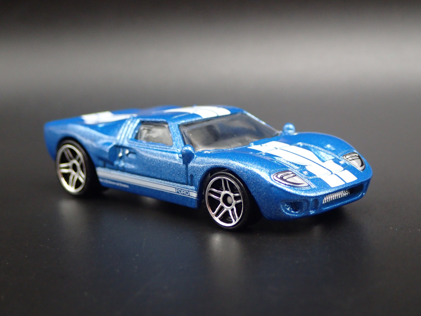 1965 65 FORD GT40 BLUE 1:64 SCALE LIMITED COLLECTIBLE DIORAMA DIECAST MODEL CAR