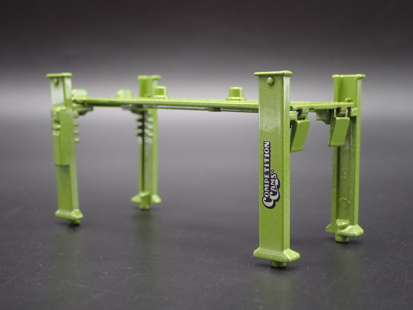 COMP CAMS 1:64 SCALE AUTO SHOP MECHANIC GARAGE 4 POST CAR LIFT DIECAST MODEL