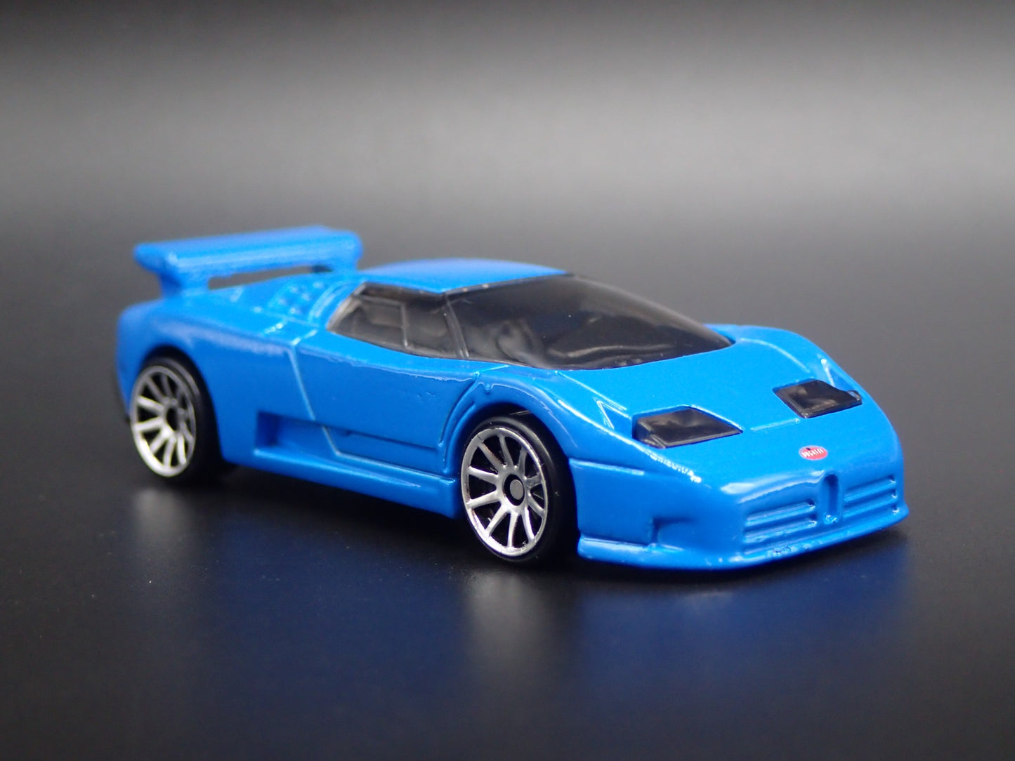1991-1995 BUGATTI EB110 SS SUPER CAR BLUE 1:64 SCALE DIORAMA DIECAST MODEL CAR