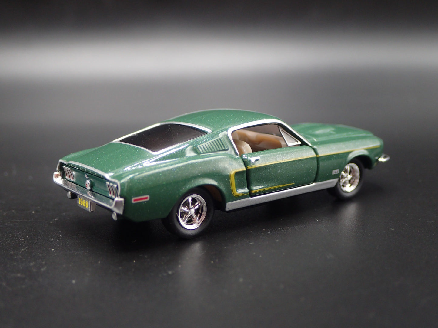 1968 68 FORD MUSTANG GT FASTBACK GREEN RARE 1:64 SCALE DIORAMA DIECAST MODEL CAR