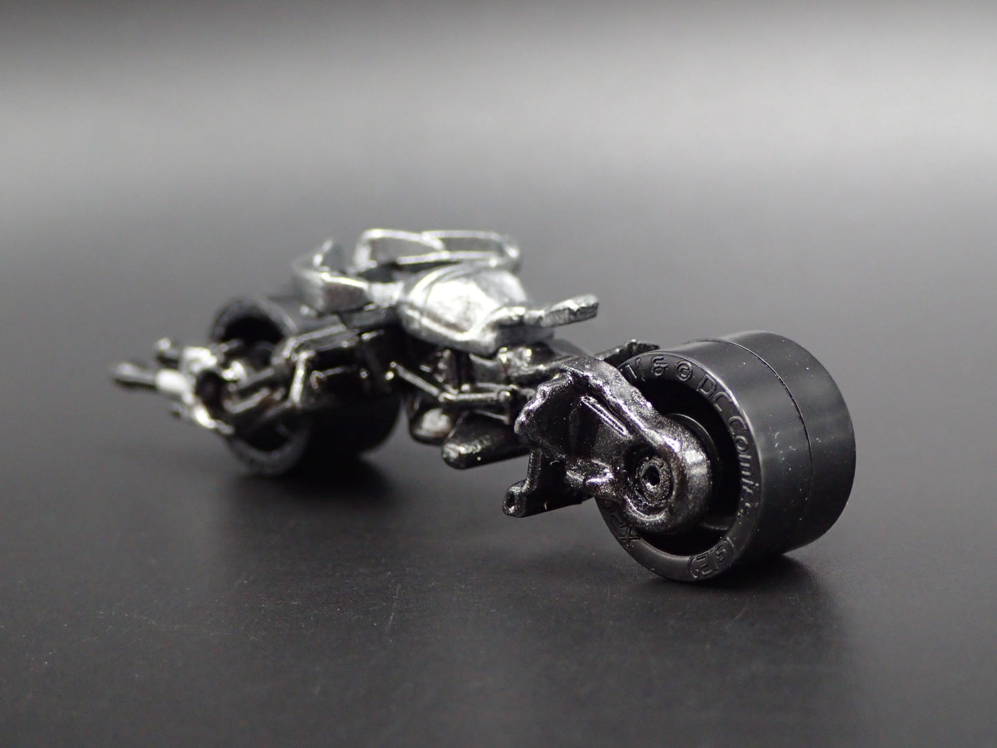 BATMAN BATMOBILE BATPOD BATCYCLE BLACK RARE 1:64 SCALE DIORAMA DIECAST MODEL CAR