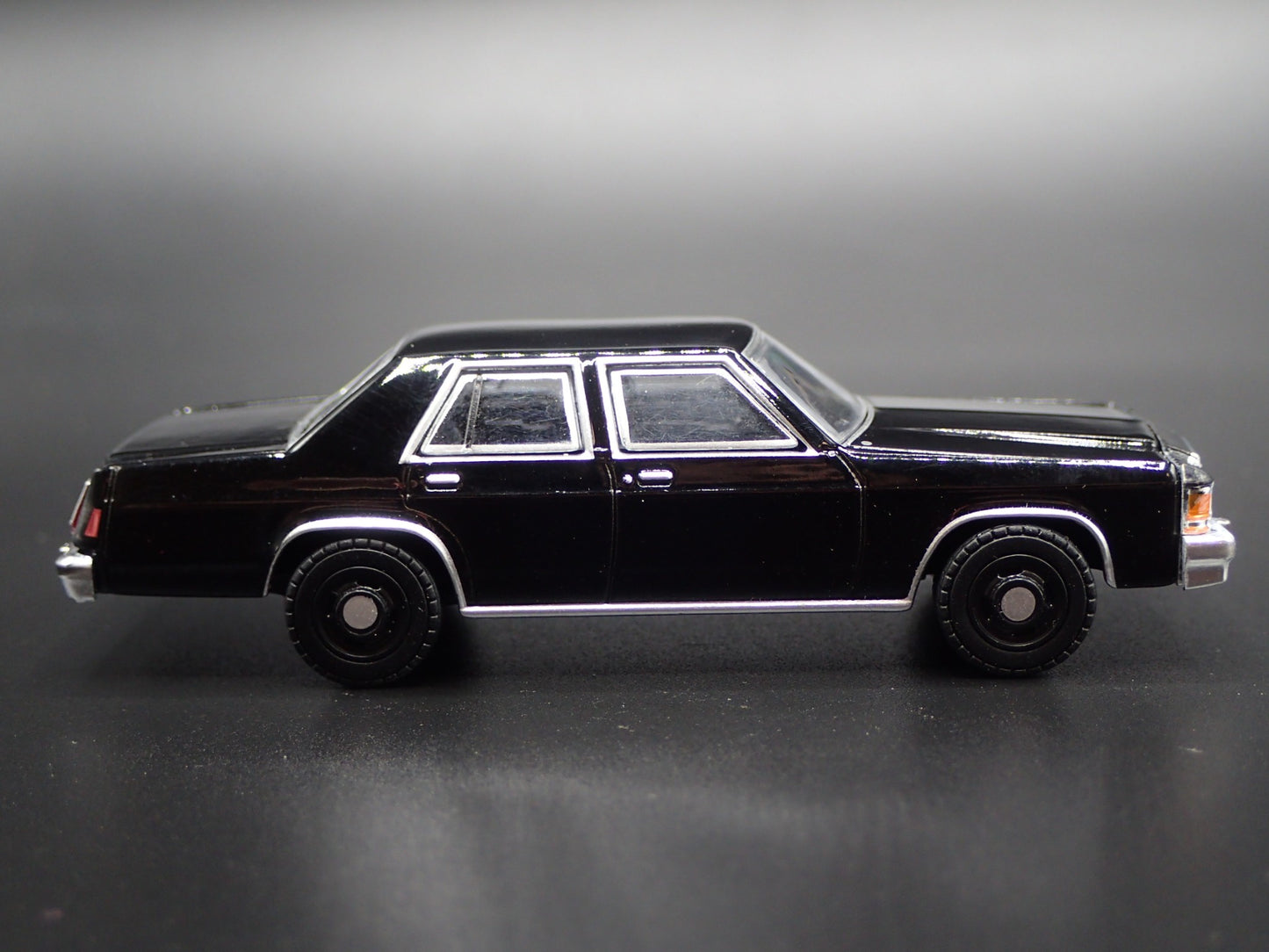 1987 FORD LTD CROWN VICTORIA FOUR 4 DOOR UNMARKED 1/64 SCALE DIECAST MODEL CAR