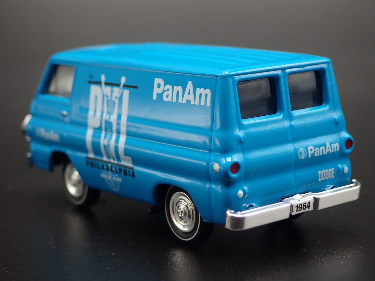 1964 64 DODGE A100 PANEL VAN PAN AM AIRWAYS 1/64 SCALE DIORAMA DIECAST MODEL CAR