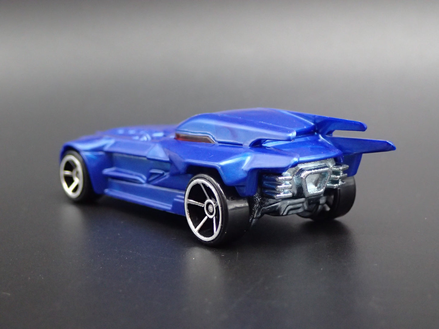 THE BATMAN BATMOBILE BLUE RARE 1:64 SCALE COLLECTIBLE DIORAMA DIECAST MODEL CAR