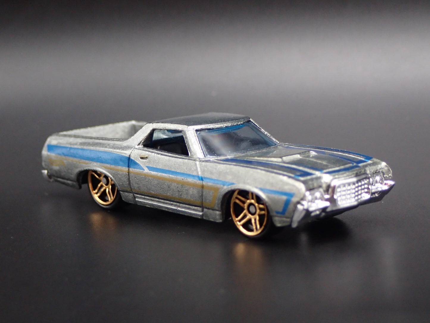 1972 72 FORD RANCHERO PICKUP TRUCK SILVER 1/64 SCALE DIORAMA DIECAST MODEL CAR