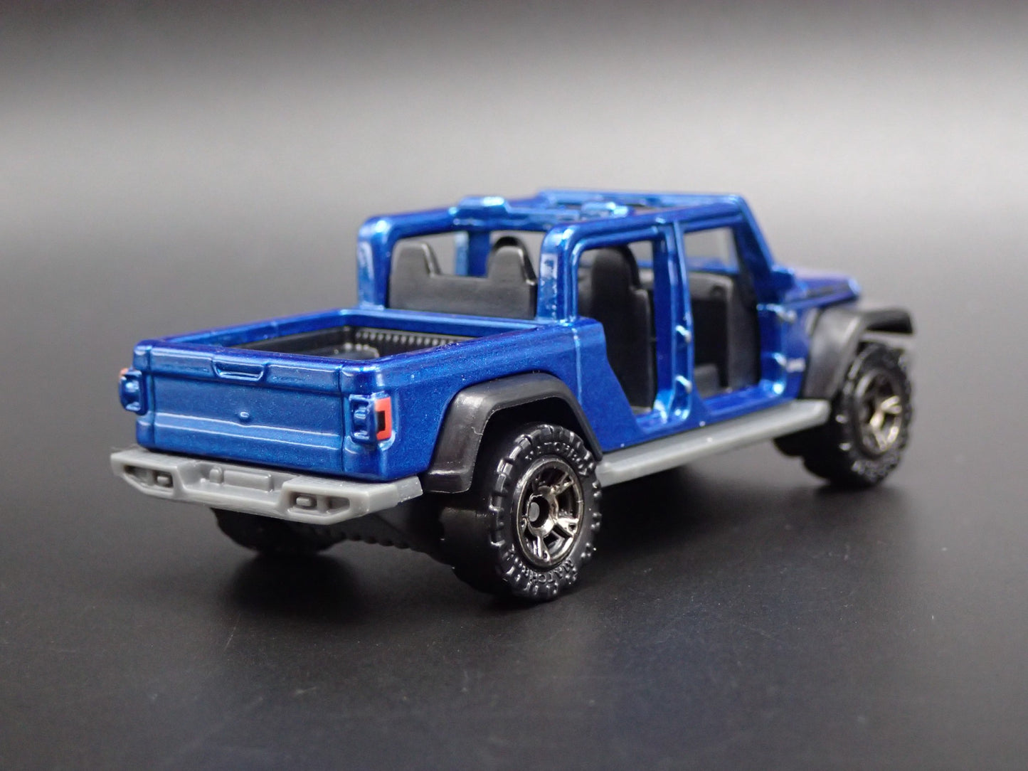 2020-2025 JEEP GLADIATOR PICKUP TRUCK JT 1:64 SCALE DIORAMA DIECAST MODEL CAR