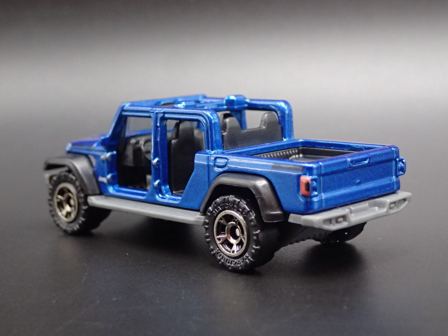 2020-2025 JEEP GLADIATOR PICKUP TRUCK JT 1:64 SCALE DIORAMA DIECAST MODEL CAR