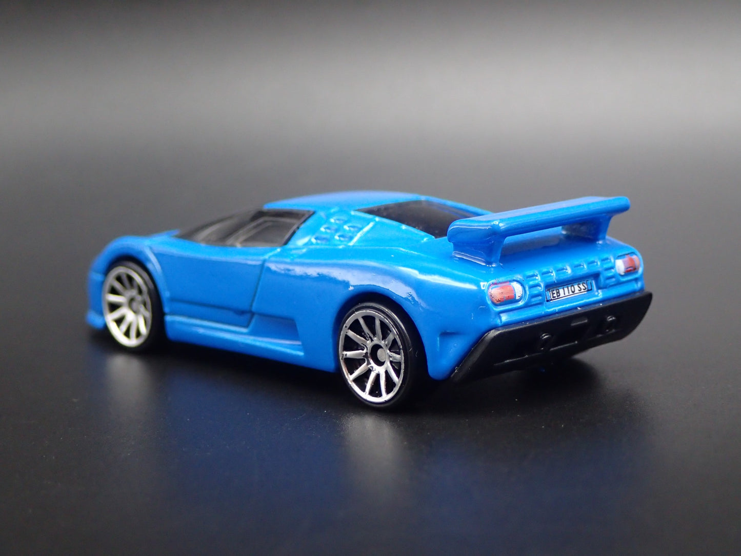 1991-1995 BUGATTI EB110 SS SUPER CAR BLUE 1:64 SCALE DIORAMA DIECAST MODEL CAR