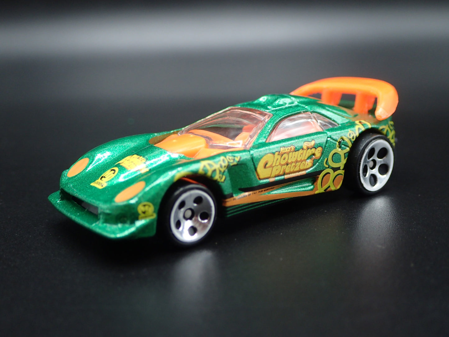 CALLAWAY C7 CHEVY CHEVROLET CORVETTE GREEN 1:64 SCALE DIORAMA DIECAST MODEL CAR