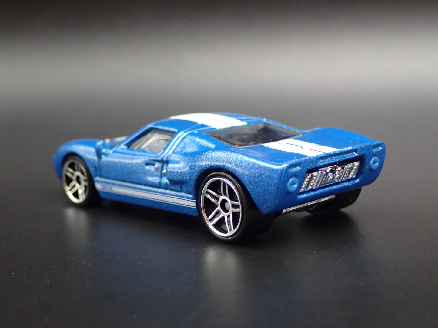 1965 65 FORD GT40 BLUE 1:64 SCALE LIMITED COLLECTIBLE DIORAMA DIECAST MODEL CAR