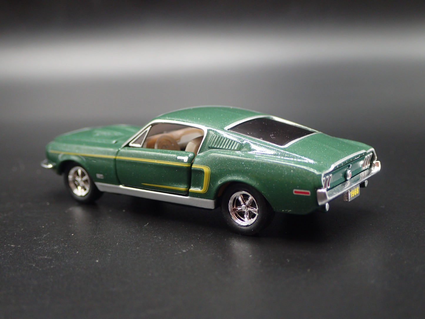 1968 68 FORD MUSTANG GT FASTBACK GREEN RARE 1:64 SCALE DIORAMA DIECAST MODEL CAR