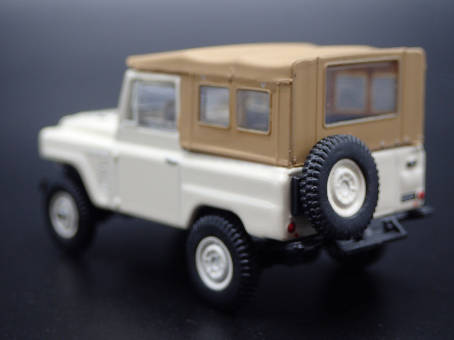 1960-1980 NISSAN PATROL SUV TRUCK TAN 1:64 SCALE COLLECTIBLE DIECAST MODEL CAR