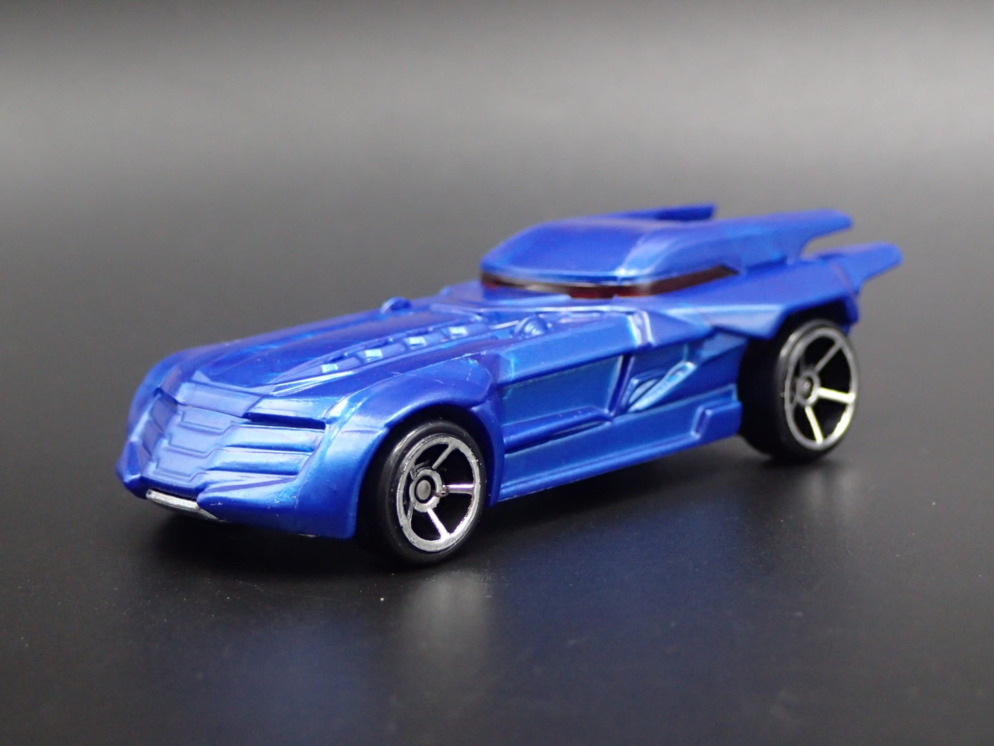 THE BATMAN BATMOBILE BLUE RARE 1:64 SCALE COLLECTIBLE DIORAMA DIECAST MODEL CAR