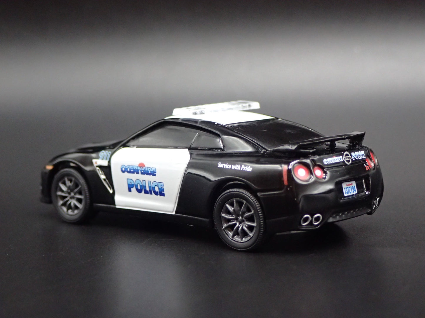 NISSAN SKYLINE GTR R35 OCEANSIDE, CA POLICE 1:64 SCALE DIORAMA DIECAST MODEL CAR