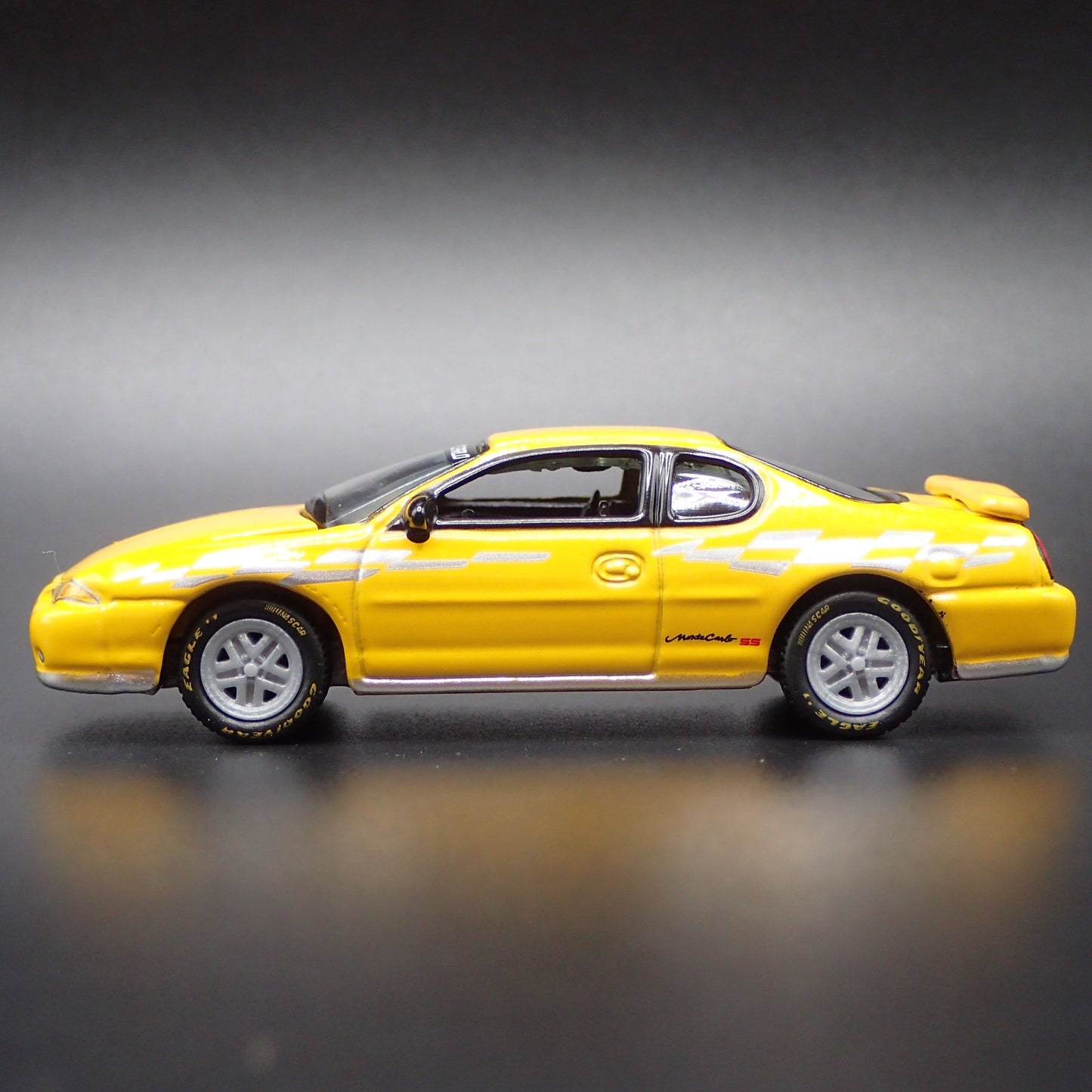 2000 CHEVY CHEVROLET MONTE CARLO PACE CAR 1:64 SCALE DIORAMA DIECAST MODEL CAR