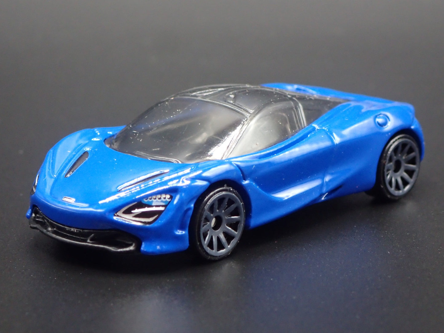 2017-2023 MCLAREN 720S SUPER CAR BLUE RARE 1:64 SCALE DIORAMA DIECAST MODEL CAR
