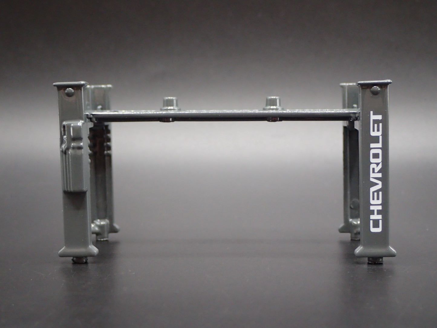 CHEVY 1:64 SCALE AUTO SHOP MECHANIC GARAGE 4 POST CAR LIFT DIORAMA MODEL DIECAST