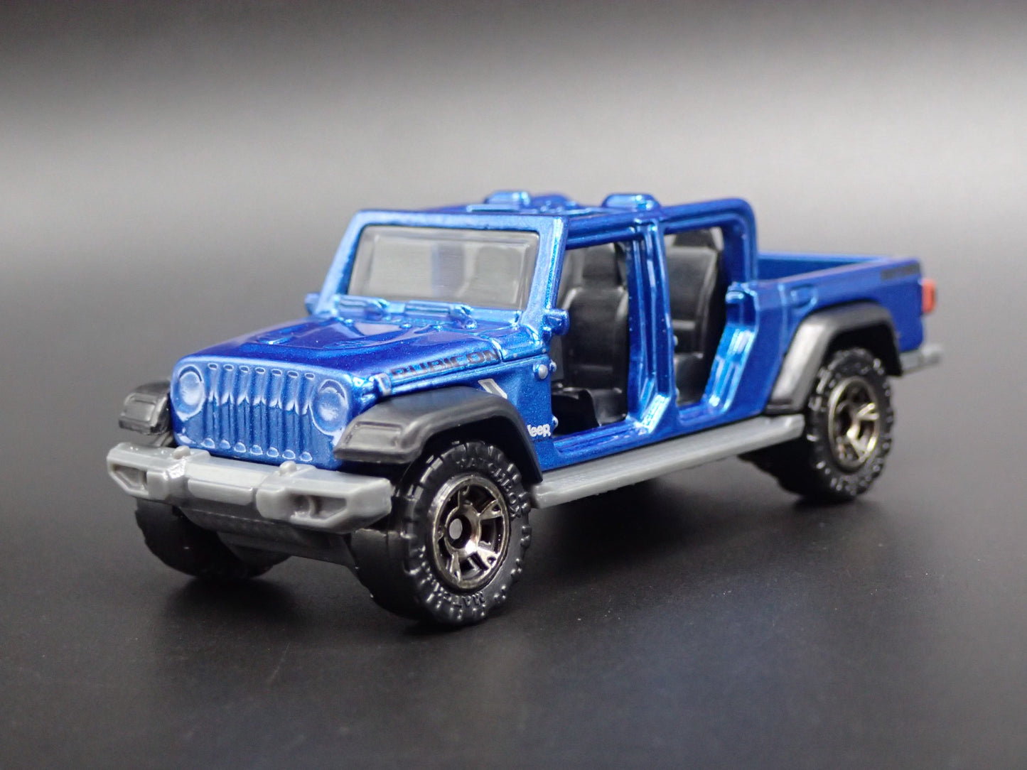 2020-2025 JEEP GLADIATOR PICKUP TRUCK JT 1:64 SCALE DIORAMA DIECAST MODEL CAR