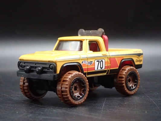 1970 70 DODGE POWER WAGON PICKUP TRUCK RARE 1:64 SCALE DIORAMA DIECAST MODEL CAR
