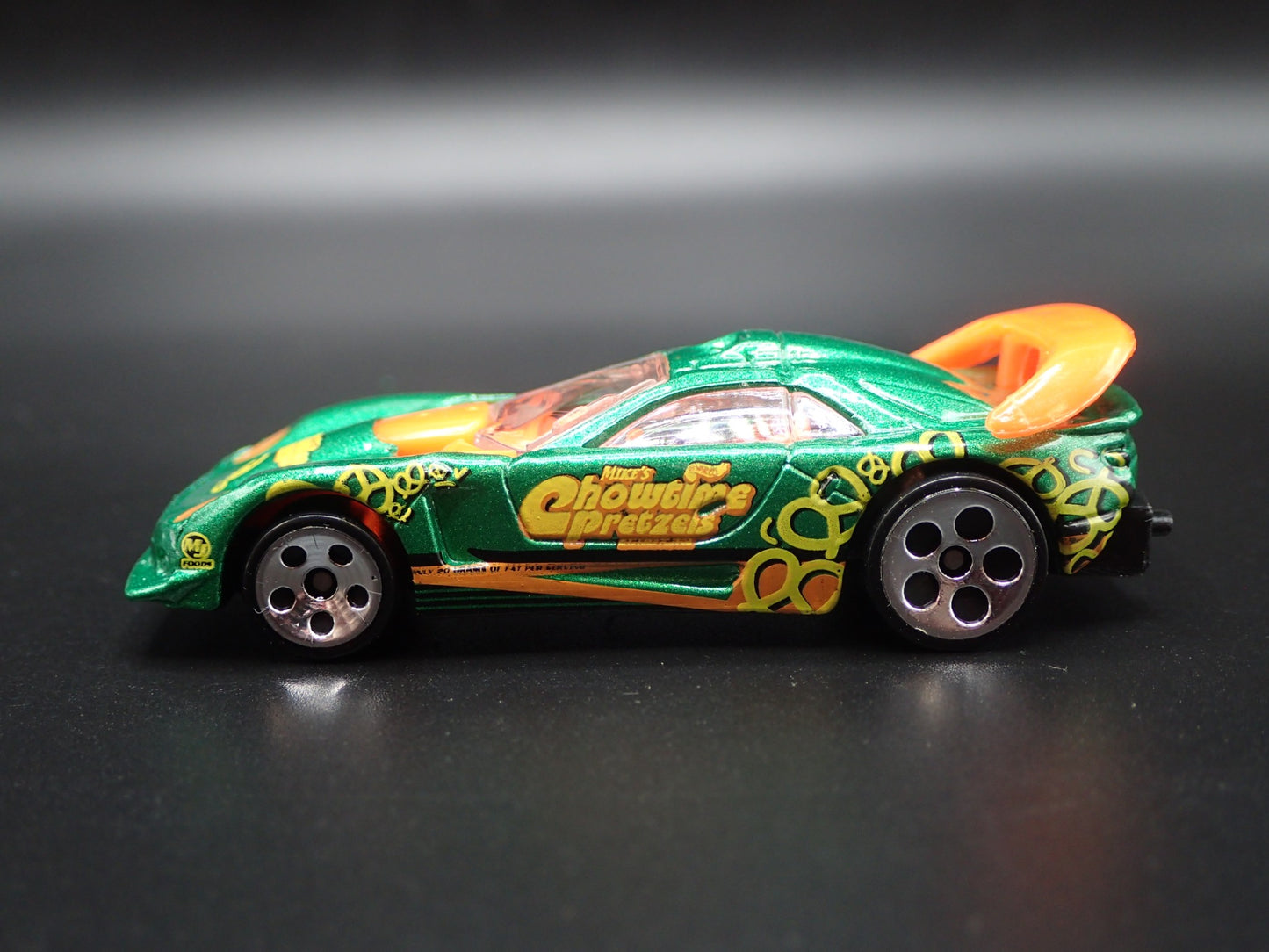 CALLAWAY C7 CHEVY CHEVROLET CORVETTE GREEN 1:64 SCALE DIORAMA DIECAST MODEL CAR