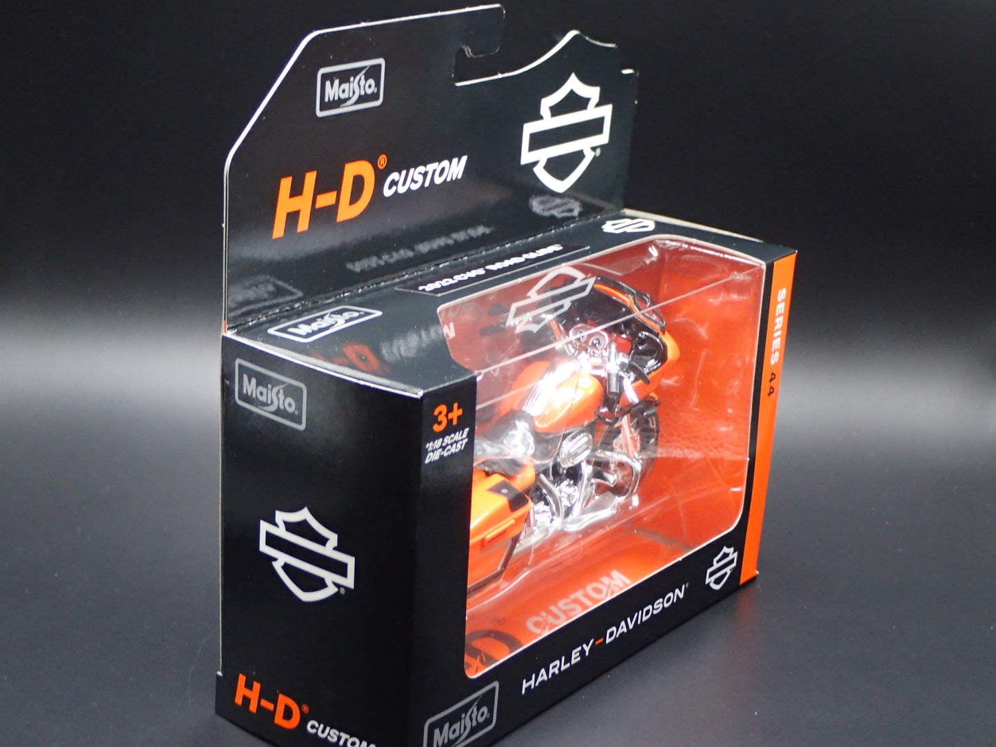 2022 22 CVO ROAD GLIDE HARLEY DAVIDSON MOTORCYCLE MAISTO SERIES 44 1/18 MODEL