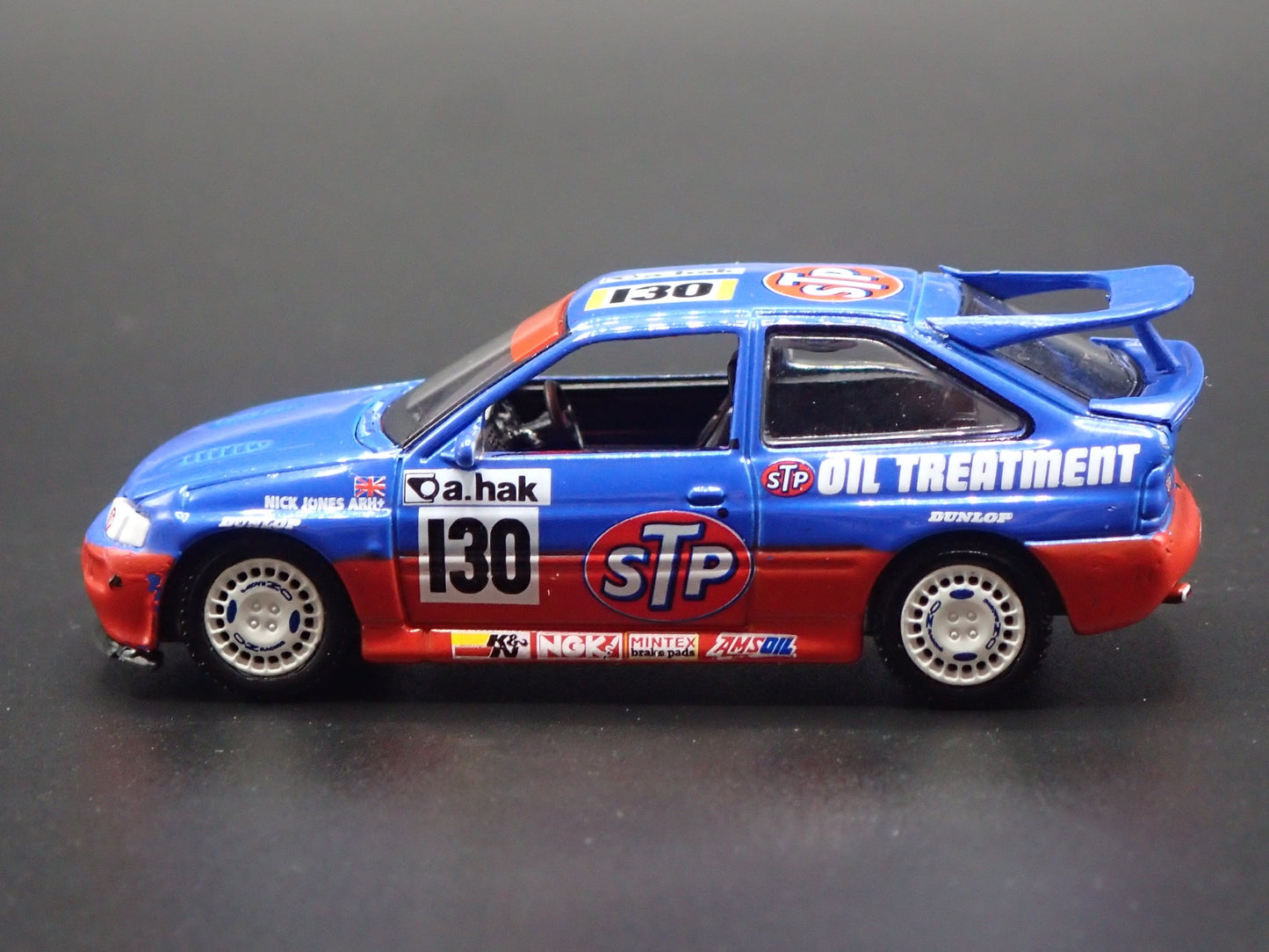 1995 95 FORD ESCORT RS COSWORTH RALLY STP 1:64 SCALE DIORAMA DIECAST MODEL CAR
