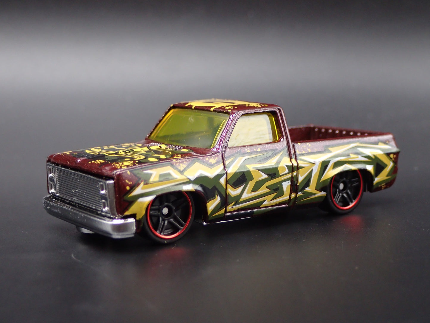 1983 83 CHEVY CHEVROLET SILVERADO SQUARE BODY TRUCK 1:64 SCALE DIECAST MODEL CAR