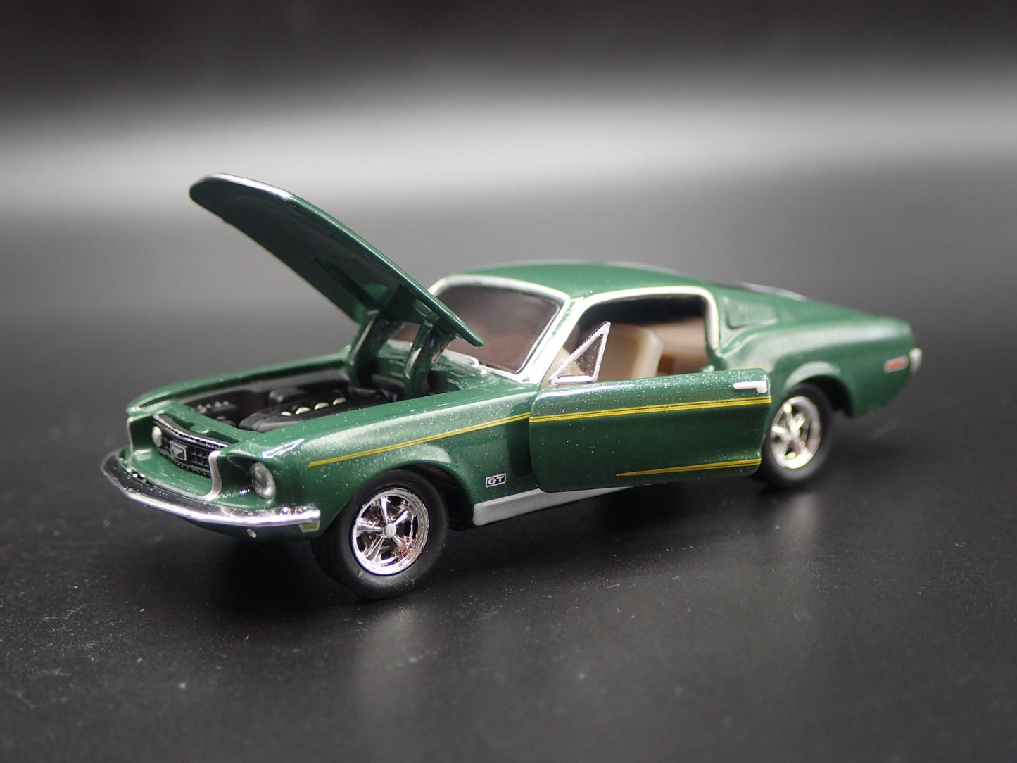 1968 68 FORD MUSTANG GT FASTBACK GREEN RARE 1:64 SCALE DIORAMA DIECAST MODEL CAR