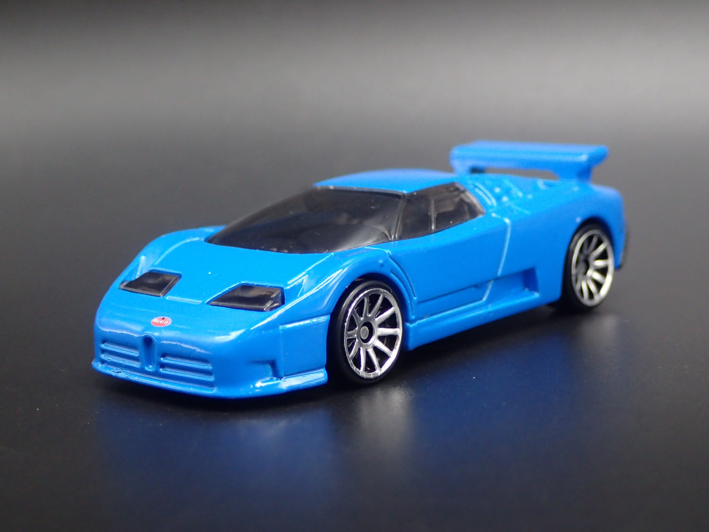 1991-1995 BUGATTI EB110 SS SUPER CAR BLUE 1:64 SCALE DIORAMA DIECAST MODEL CAR