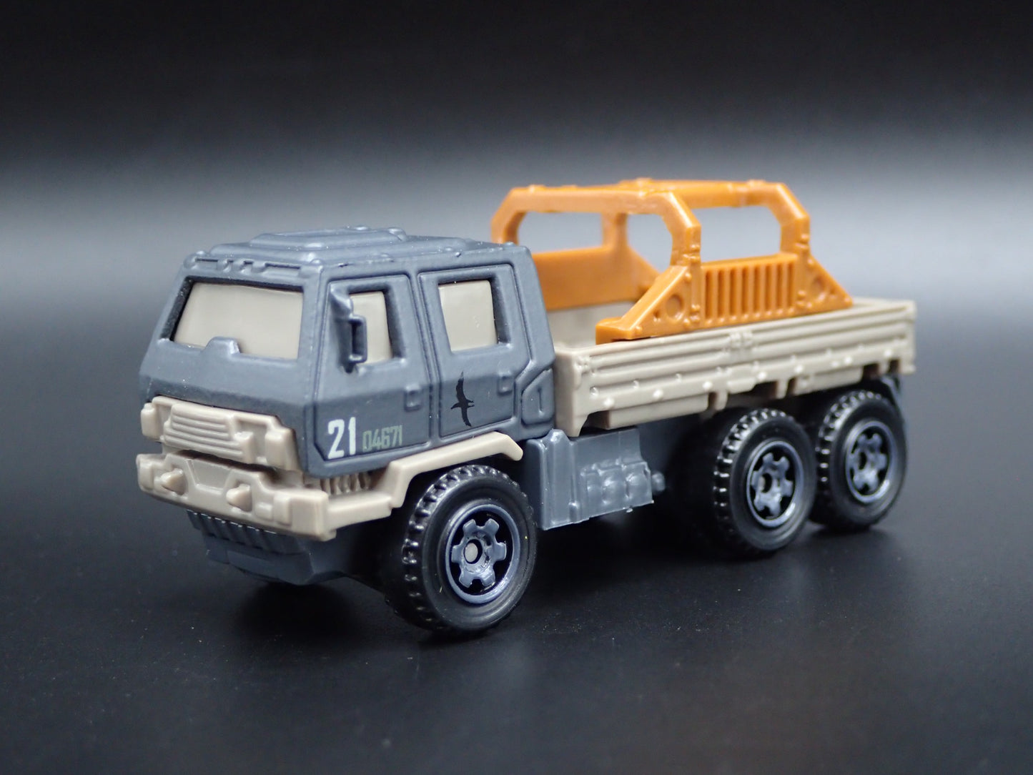 OFF ROAD RESCUE RIG TRUCK JURASSIC WORLD 1:64 MB SCALE DIORAMA DIECAST MODEL CAR