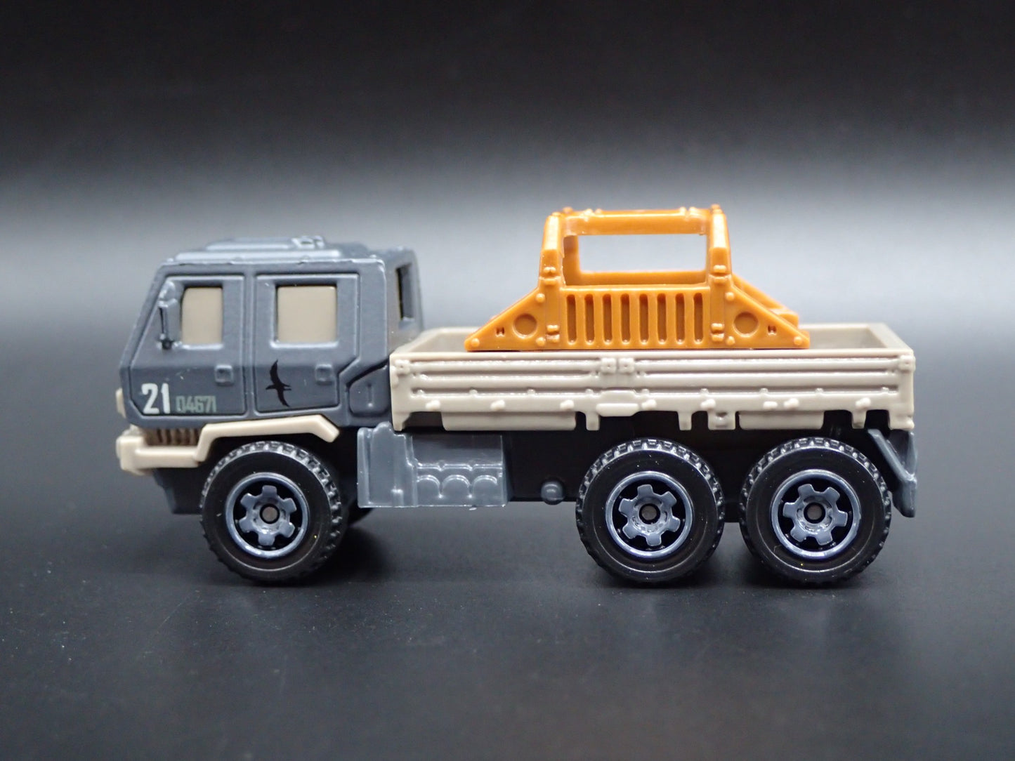 OFF ROAD RESCUE RIG TRUCK JURASSIC WORLD 1:64 MB SCALE DIORAMA DIECAST MODEL CAR