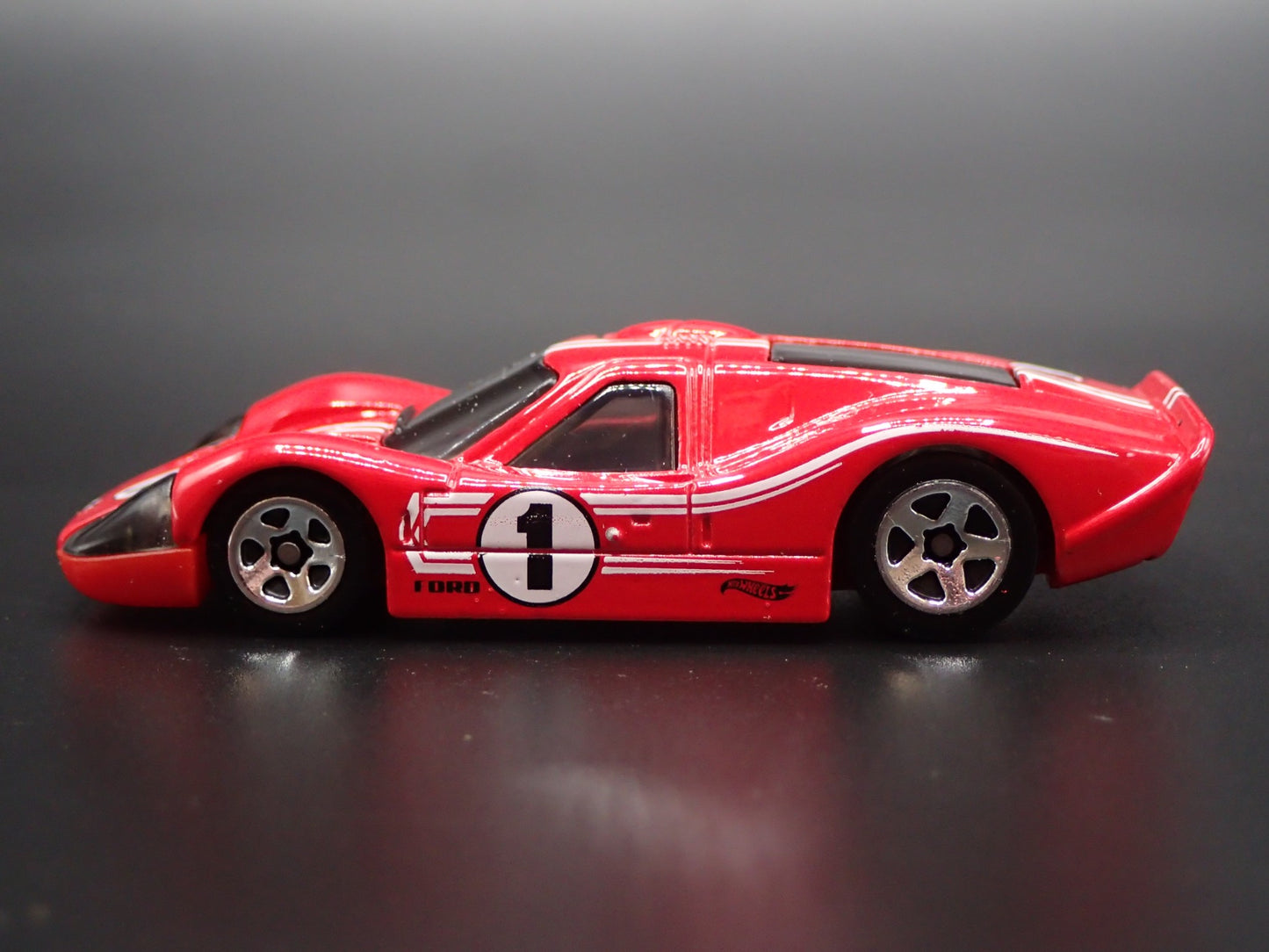 1967 67 FORD GT40 MK.IV RED 1:64 SCALE COLLECTIBLE DIORAMA DIECAST MODEL CAR