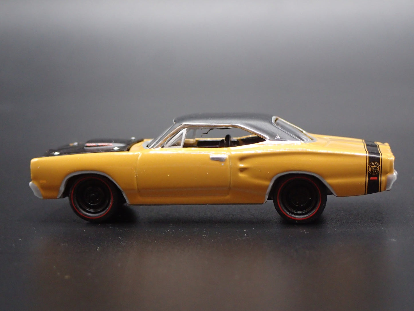 1969 1/2 DODGE CORONET SUPER BEE RARE 1:64 SCALE COLLECTIBLE DIECAST MODEL CAR