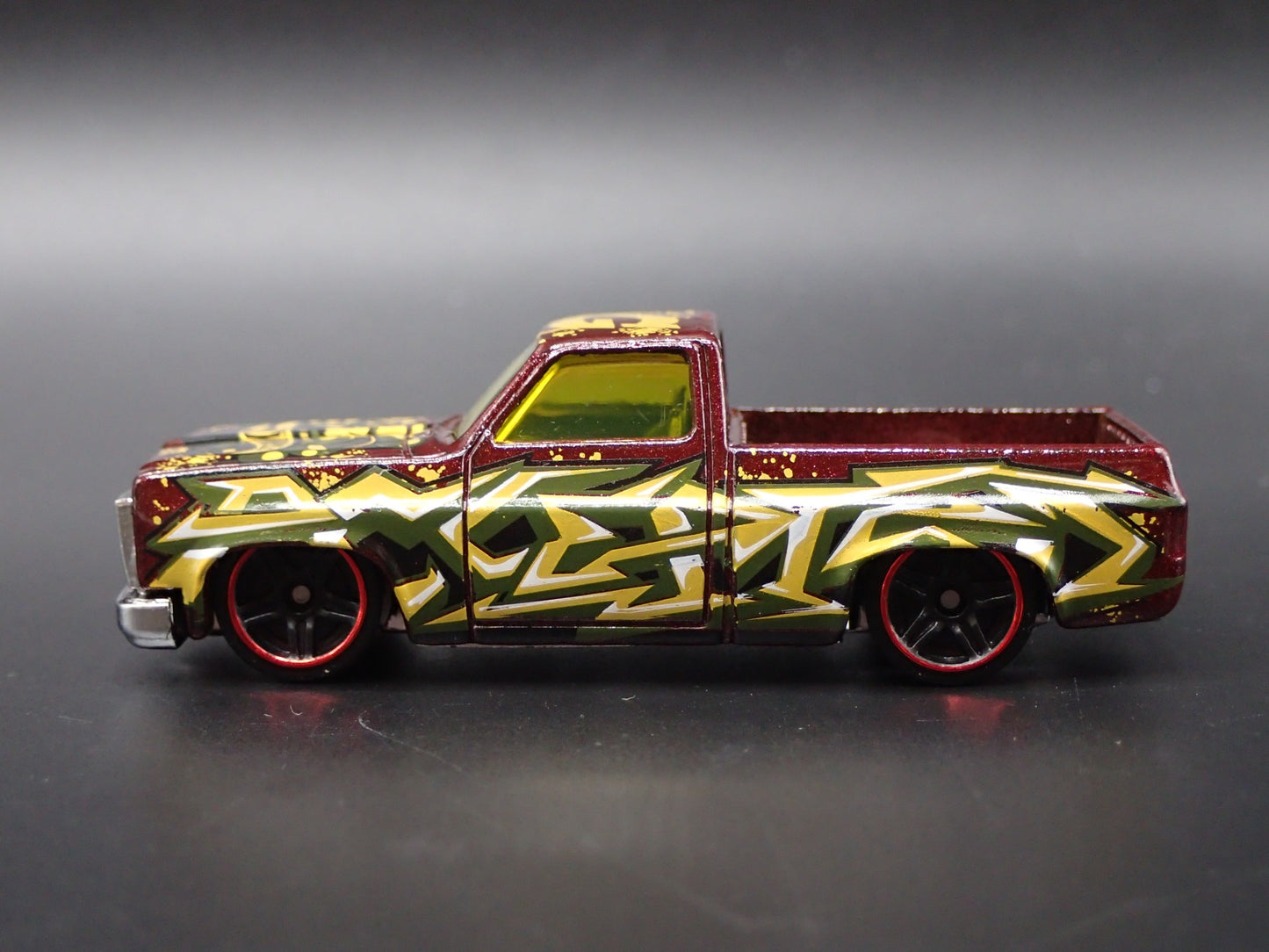 1983 83 CHEVY CHEVROLET SILVERADO SQUARE BODY TRUCK 1:64 SCALE DIECAST MODEL CAR