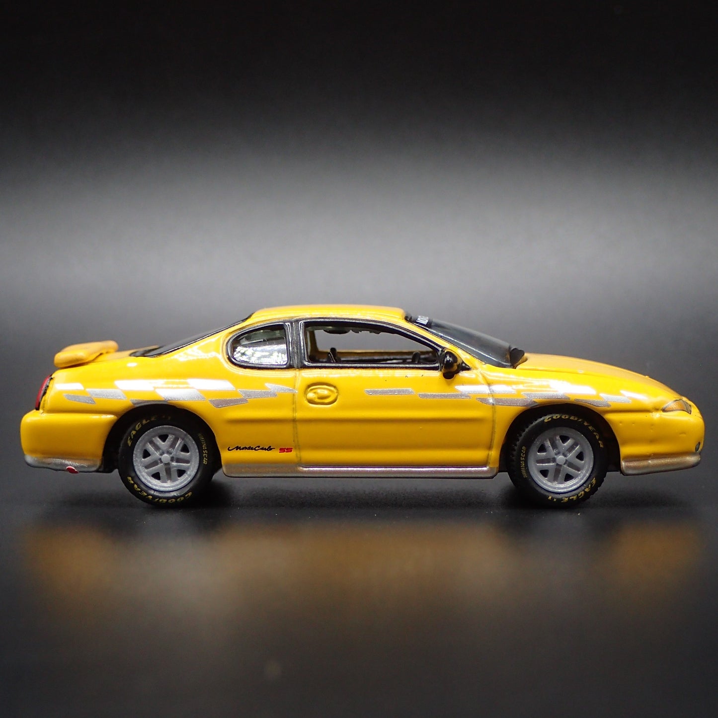 2000 CHEVY CHEVROLET MONTE CARLO PACE CAR 1:64 SCALE DIORAMA DIECAST MODEL CAR