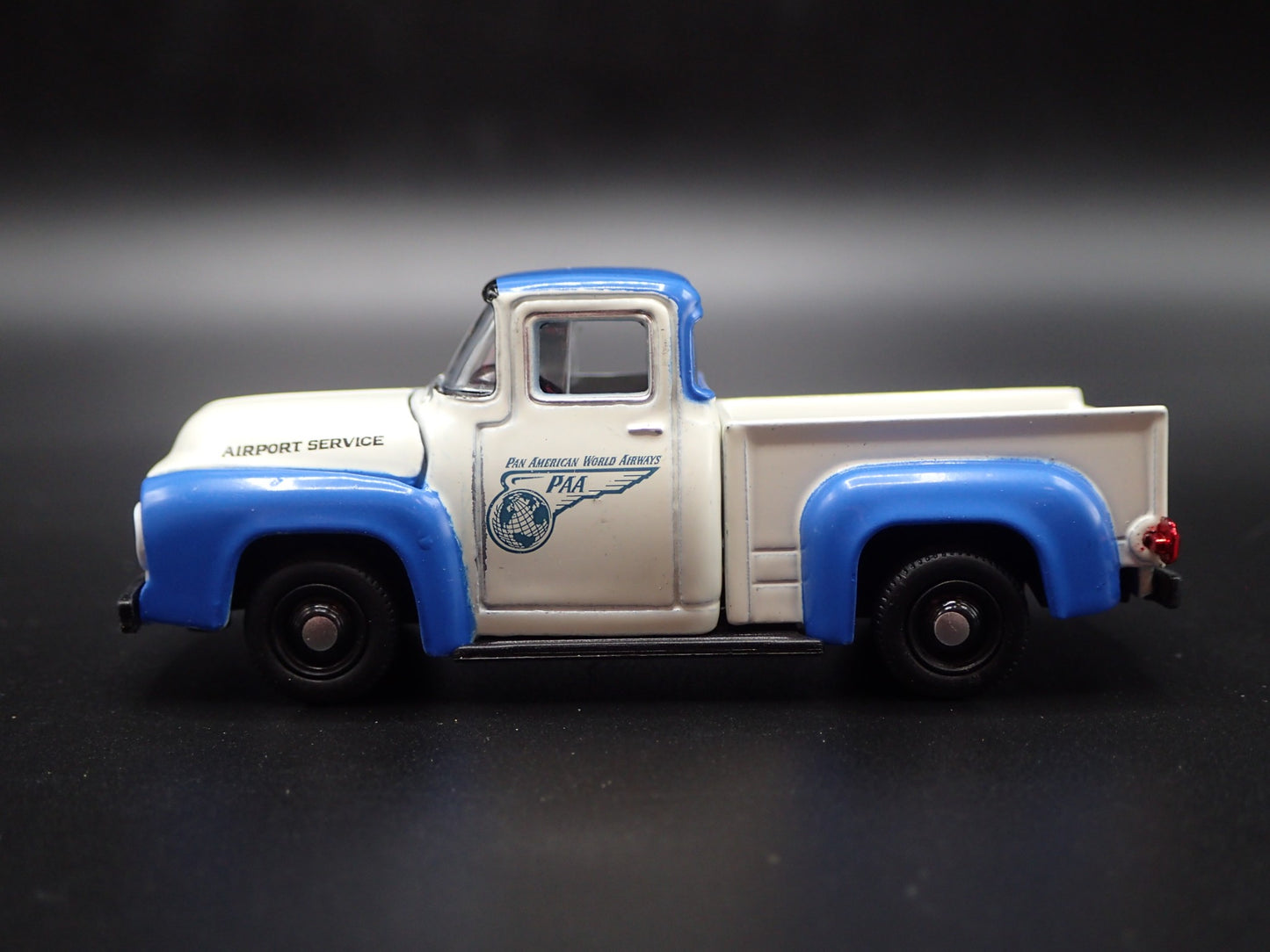 1956 56 FORD F100 PICKUP TRUCK PAN AM WHITE 1:64 SCALE DIORAMA DIECAST MODEL CAR