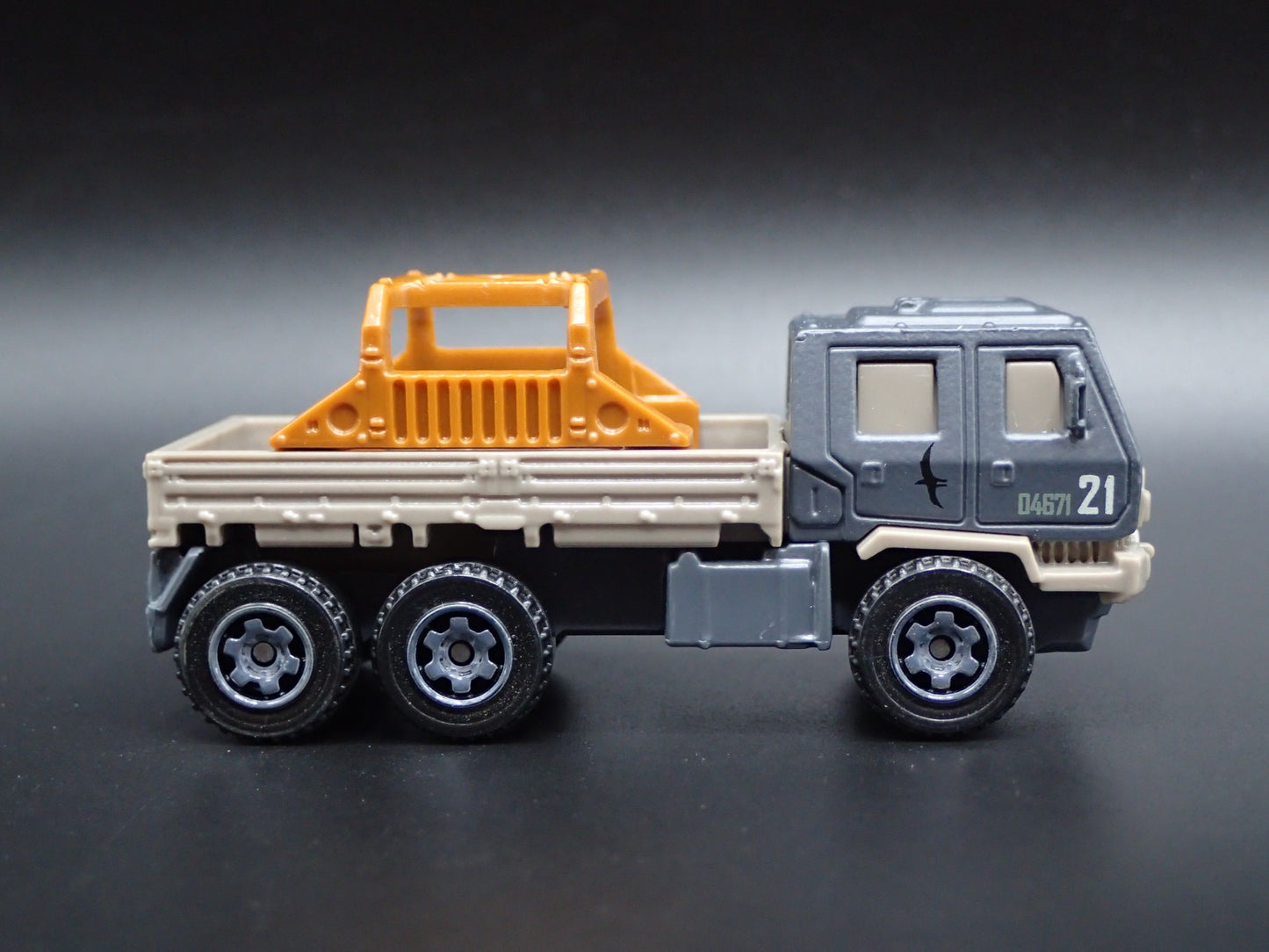 OFF ROAD RESCUE RIG TRUCK JURASSIC WORLD 1:64 MB SCALE DIORAMA DIECAST MODEL CAR