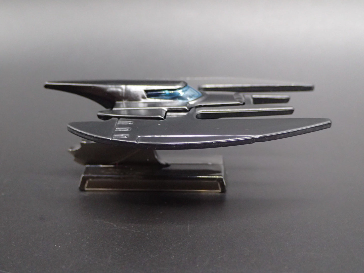 BATMAN ANIMATED SERIES BATMOBILE BATPLANE 1:64 SCALE DIORAMA DIECAST MODEL CAR