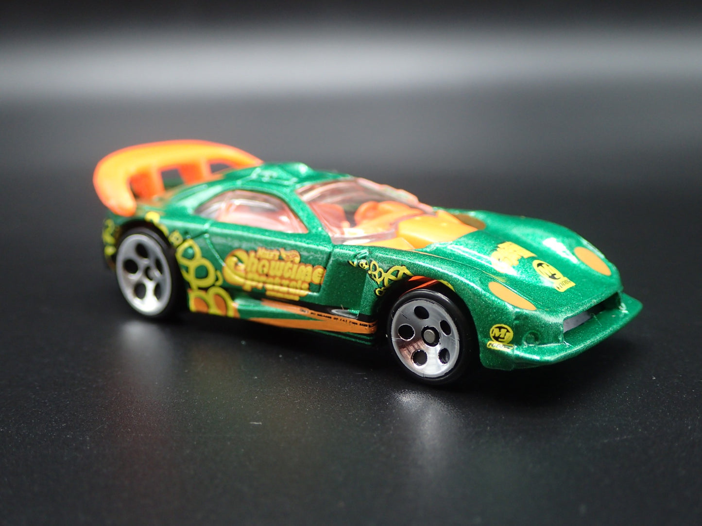 CALLAWAY C7 CHEVY CHEVROLET CORVETTE GREEN 1:64 SCALE DIORAMA DIECAST MODEL CAR