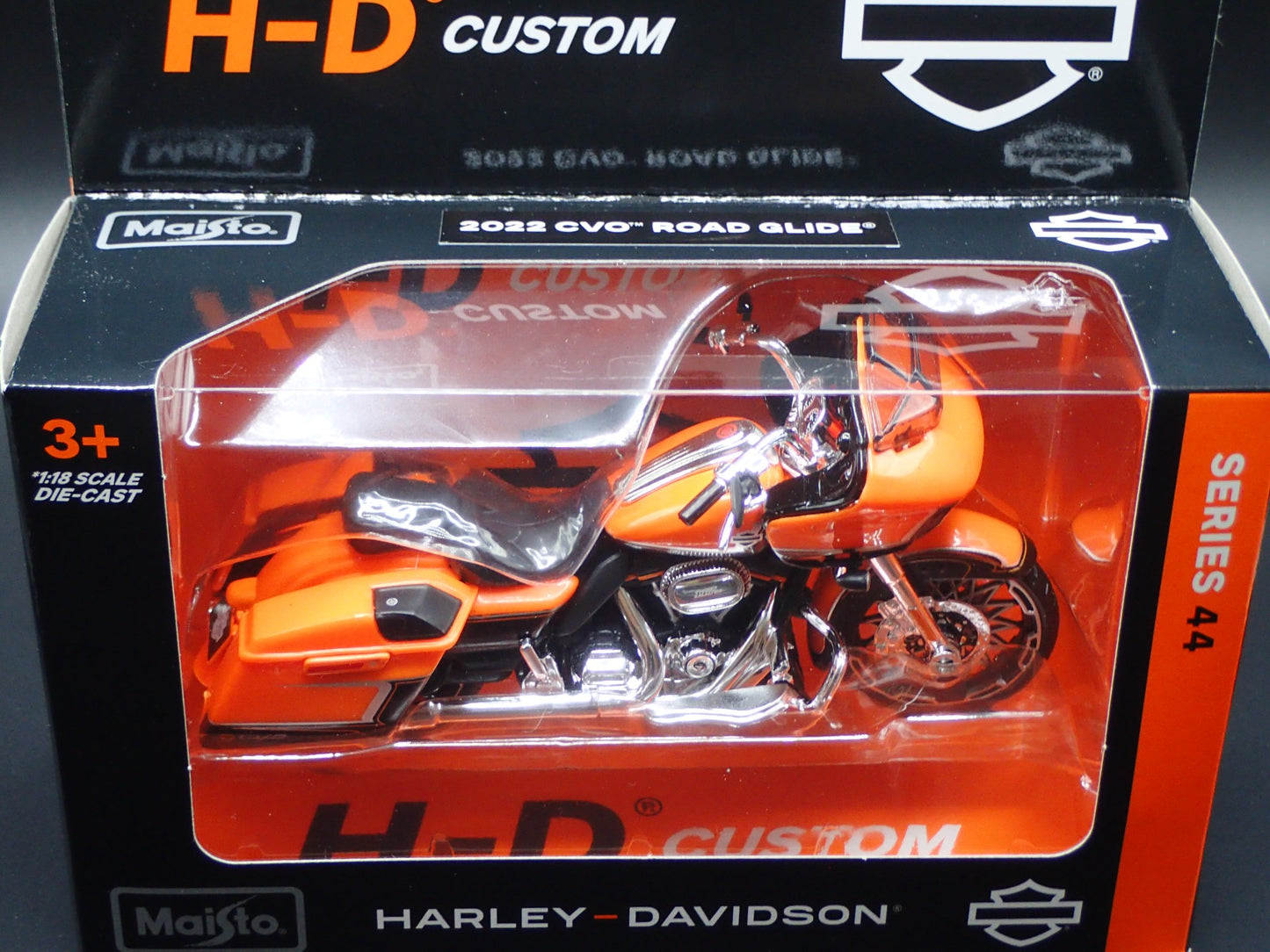 2022 22 CVO ROAD GLIDE HARLEY DAVIDSON MOTORCYCLE MAISTO SERIES 44 1/18 MODEL