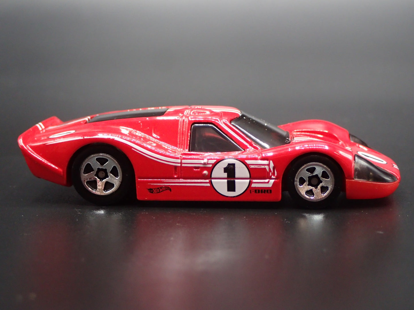 1967 67 FORD GT40 MK.IV RED 1:64 SCALE COLLECTIBLE DIORAMA DIECAST MODEL CAR